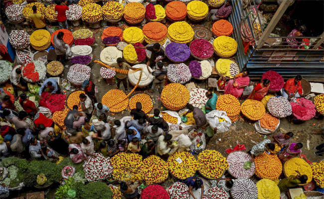 Yugadi celebrated with fervour in Karnataka; markets bustle, temples see heavy footfall
